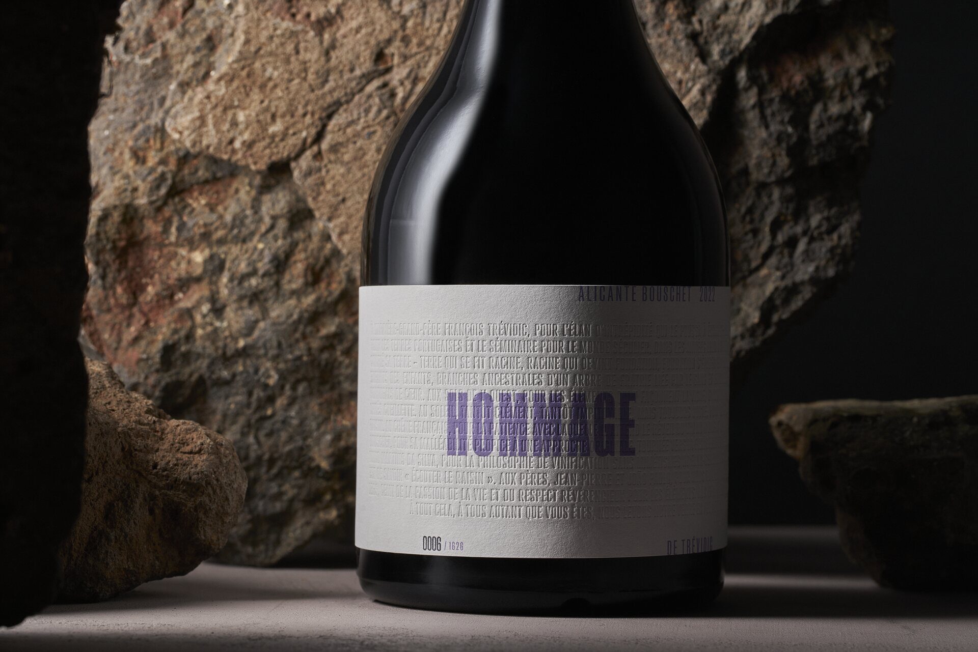 Hommage red wine against rock